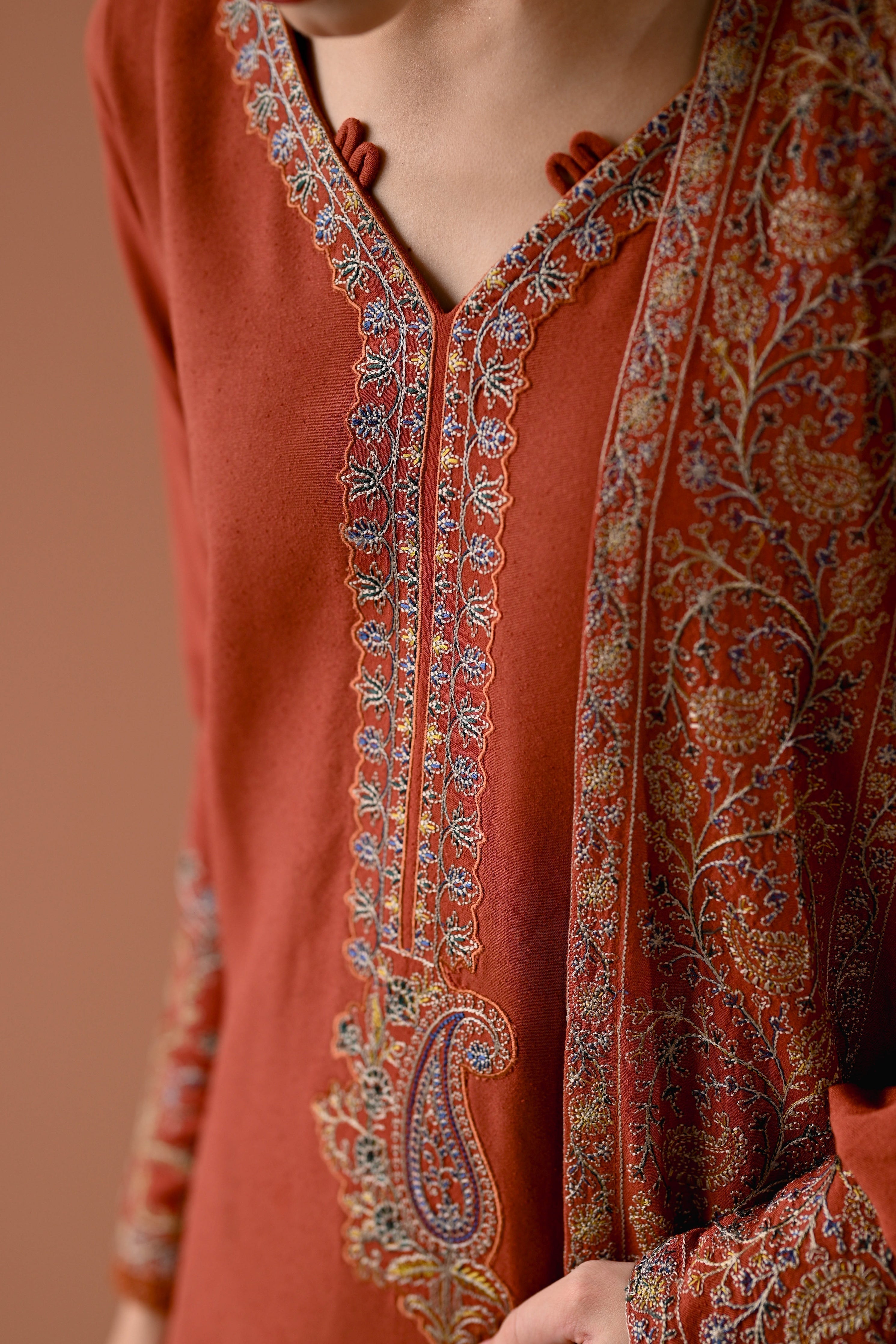 BATIK-3PC DHANAK EMBROIDERED SHIRT WITH DHANAK EMBROIDERED SHAWL AND TROUSER V679